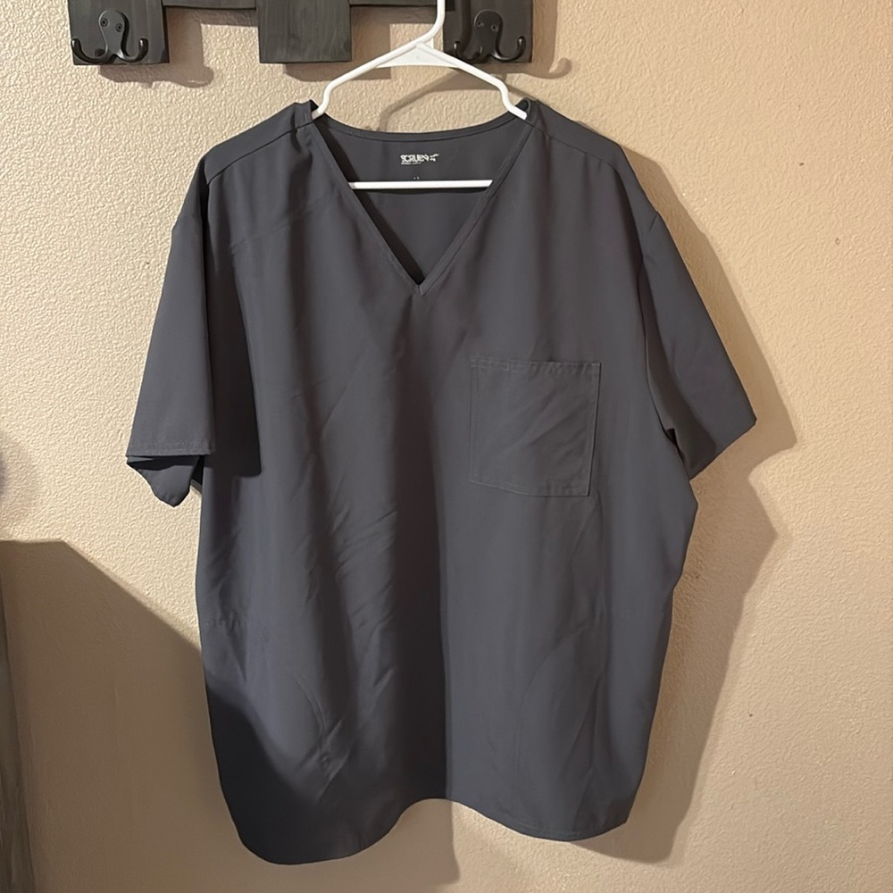 Scrub top